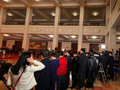 【两会第一线】2026全国两会首场“代表通道”开启 记者静候人大代表