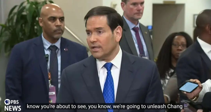 鲁比奥周二在国会山接受采访 