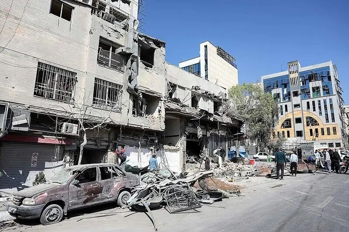 △当地时间3月4日，伊朗德黑兰一处建筑遭空袭。