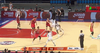 CBA文班？徐昕镇守篮下 连续送克里斯遮天大帽