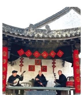 袁家村的弦板腔表演。陕西日报记者 琚鹏飞 摄