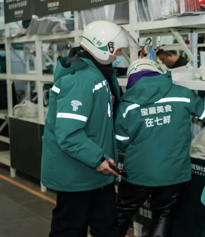 骑手在忙着取货。赵宗祥 摄