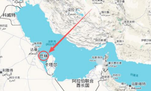 仅凭一条航道进出的美国海军第五舰队总部