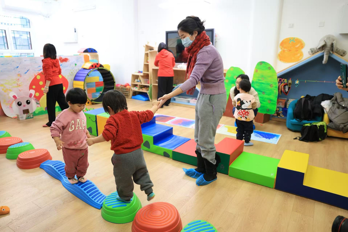 北海幼儿园白米分址在托育亲子活动中设计了丰富的活动。新京报记者 王飞 摄