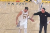 冲突解析！雷迪克to东契奇：你啥毛病？你推开我手？TM坐下吧