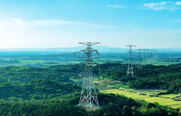 武汉-南昌1000千伏特高压交流工程。图源：国家电网杂志