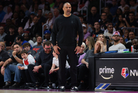 乌度卡谈防守：队员说听不到指令或防守安排 我们必须沟通清楚