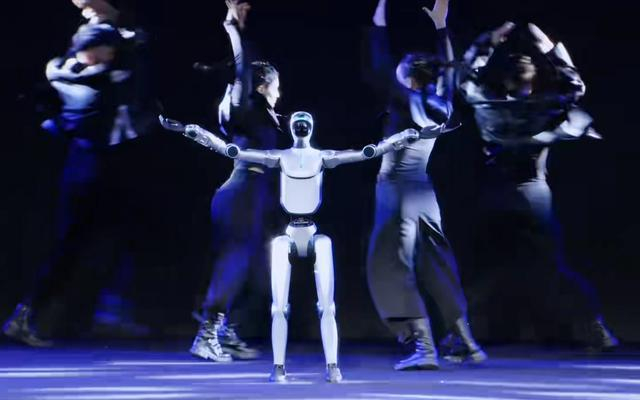 荣耀人形机器人热舞。荣耀供图