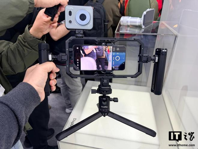 ▲ IT之家实拍：vivo X300 Ultra 手机