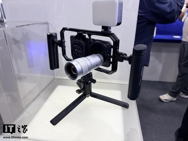 ▲ IT之家实拍：vivo X300 Ultra 手机