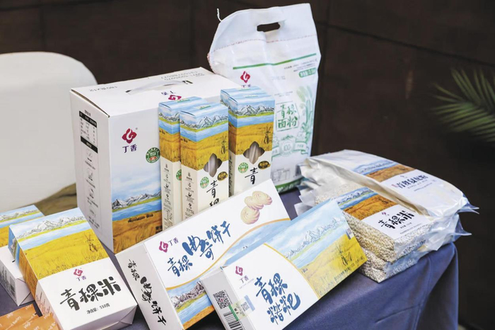 青稞产品。马桂莲 摄