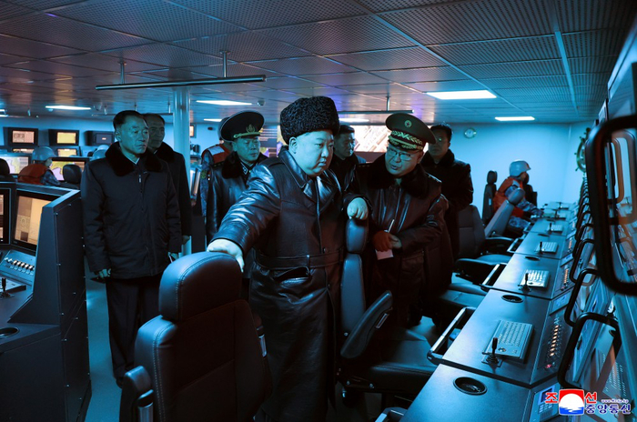 2026年3月3日和4日，金正恩視察“崔賢”號驅逐艦。特殊時點圖/朝中社