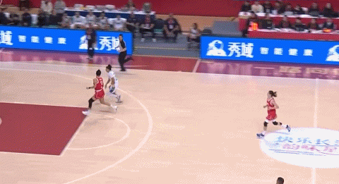 足够强硬！唐子婷单防对手快攻 精准预判大帽直接扇飞