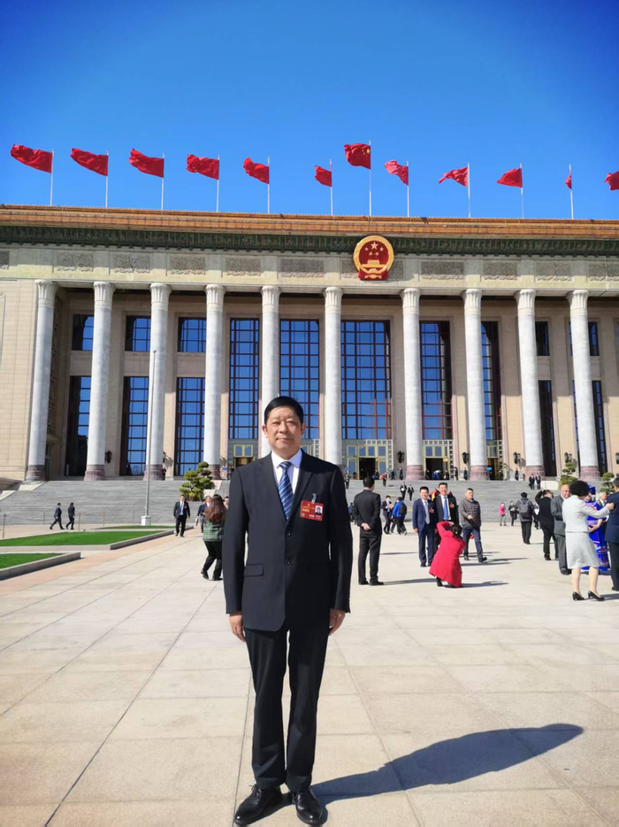 图为闵洪艳代表