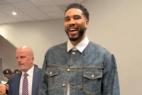 回归首秀！塔图姆赛前笑容满面到场：我们强势回归 我们回来啦！