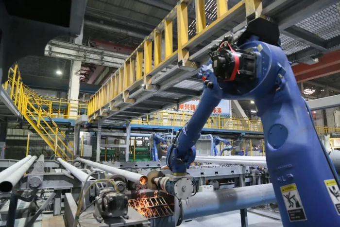 武安钢铁企业工业机器人工作场景