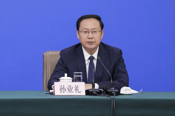 这是孙业礼在回答记者提问。新华社记者 王曦 摄