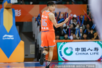 外线没谱！杨曦皓7投仅2中拿到8分5板 三分5中1