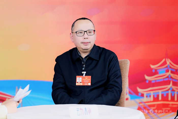 全国人大代表、贵州省文联主席省作协主席欧阳黔森