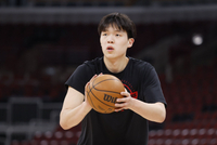 填满数据栏！杨瀚森压哨直接断下对手发球 五项数据全有入账