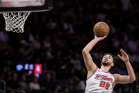 申京本赛季第3次以70+%命中率拿到25+ 中锋里仅次于约基奇和杜伦