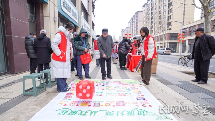 “汇聚志愿星光，点亮未来之城”主题志愿服务市集现场。李征 摄