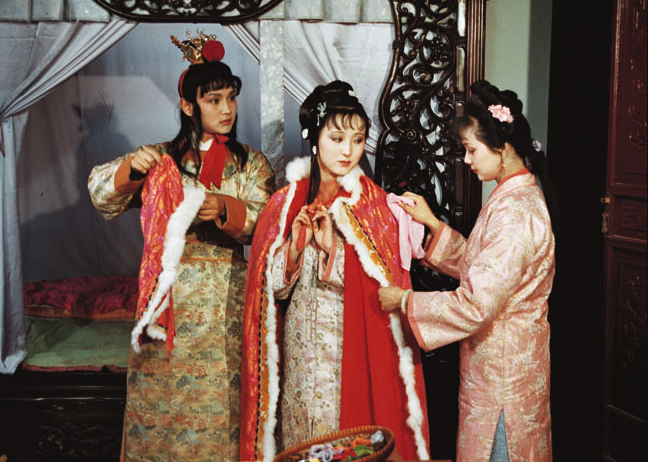 宝黛钗三人，87版《红楼梦》剧照