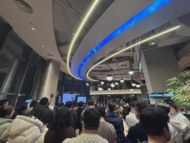 图注：北京线下沙龙活动现场爆满，作者拍摄于3月4日