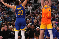 4233记三分！克尼佩尔：库里生涯早期有脚踝伤势 不然进得更多