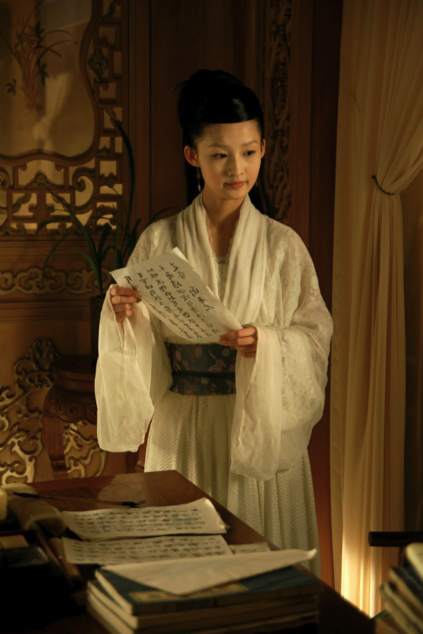 李沁版薛宝钗，图据2010年版《红楼梦》