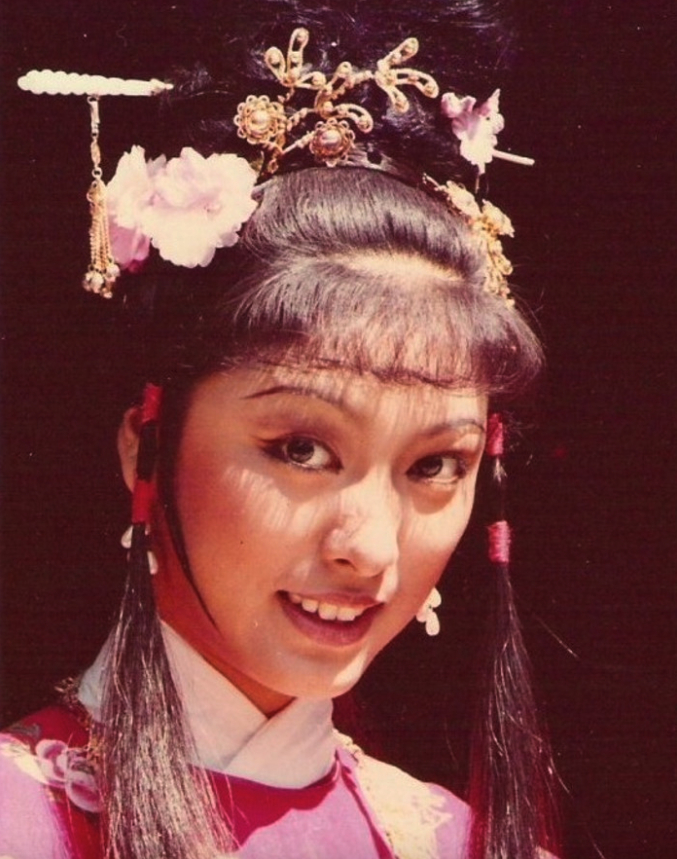 1977年版《金玉良缘红楼梦》之薛宝钗，米雪饰