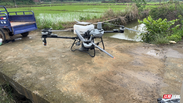 姚华清用来植保的无人机。