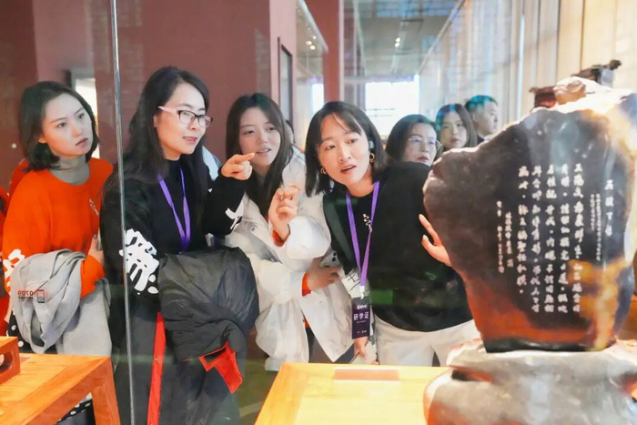 春耕计划的老师们参观中国工艺美术馆(中国非物质文化遗产馆)