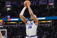 风云突变！魔术轰出19-2进攻高潮 反超森林狼10分结束上半场