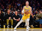 神射手！肯纳德有望成湖人队史首位单季三分命中率至少45%的球员