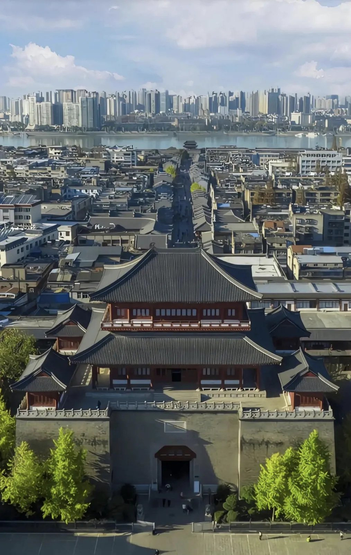 历史与现代交汇的侠义襄阳（图源网络）