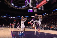 看着都疼！迪文岑佐一掌击中贝恩面部 被吹一级恶意犯规