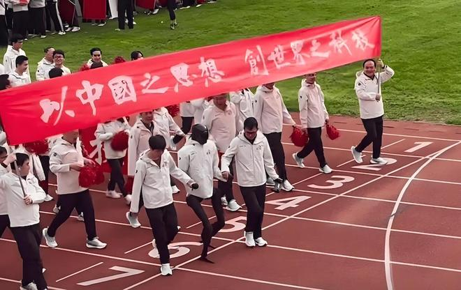 ▲2024年4月，北京大学春季运动会智能学院学生方阵