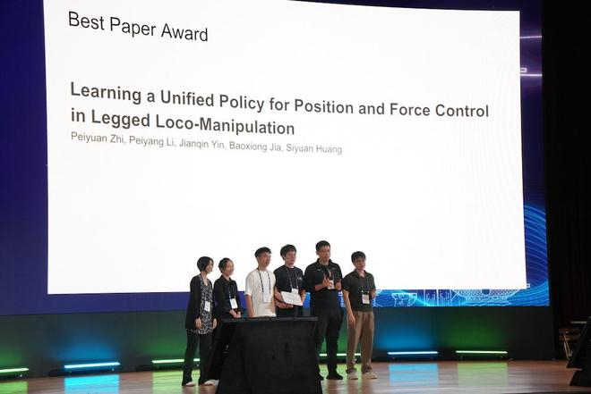 ▲2025年9月，通研院在国际机器人学习大会CoRL获杰出论文奖