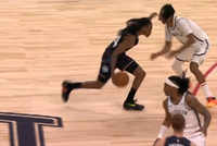 太难了！詹金斯持球强攻后仰不中 活塞错失绝平机会