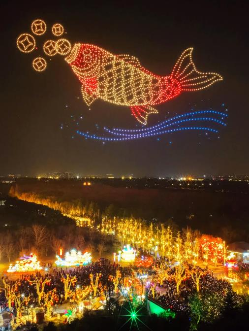 精彩纷呈的无人机灯光秀表演。 孟德龙 摄