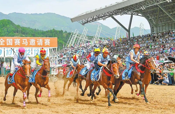 2025年贵州“村马”全国赛马邀请赛精彩纷呈。 乔啟明 摄