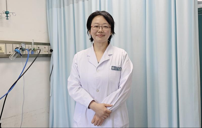 首都医科大学宣武医院急诊科副主任贺明轶。  实习生 邓子铭 摄