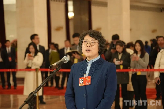 全国政协委员、青海省政协副主席、民盟中央常委王绚介绍了我国高原医疗发展取得的突破