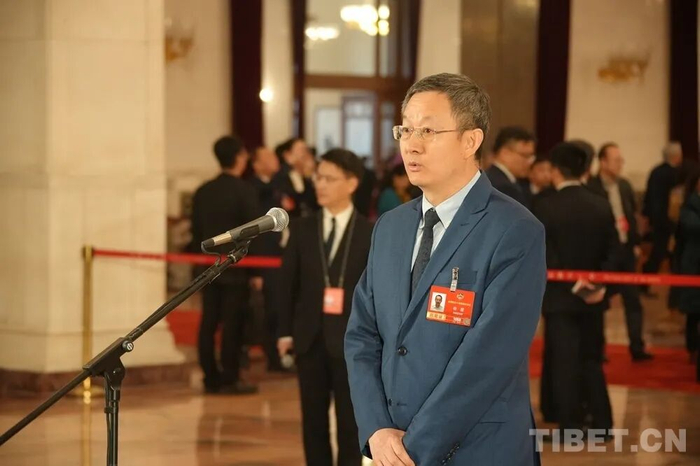 全国政协委员、中国科学院古脊椎所所长、云南大学教授徐星期待着更多科技工作者投身中小学科学教育