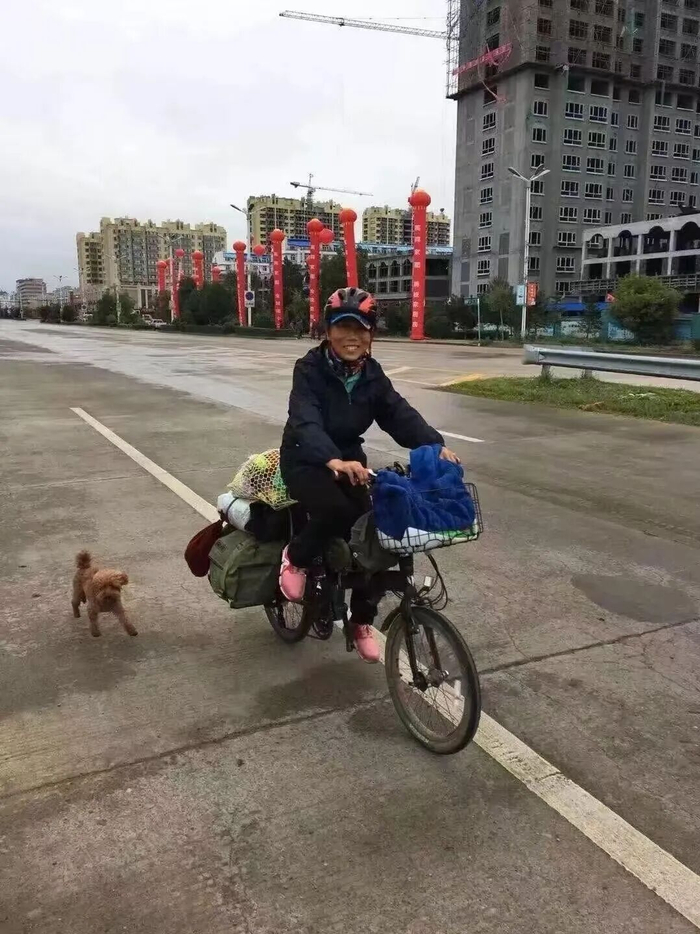 骑行路上的李冬菊