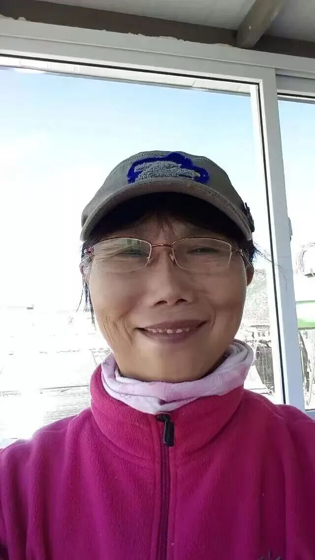 李冬菊在丽江打工时的自拍照