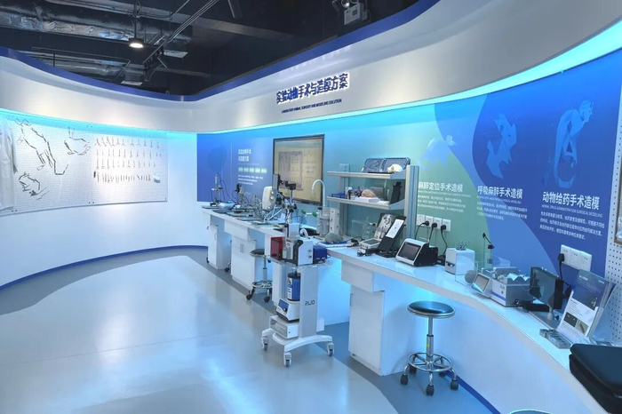▲瑞沃德生命科技通过建行测额模型获批3000万元“科技易贷”。图为瑞沃德动物手术与造模设备展厅