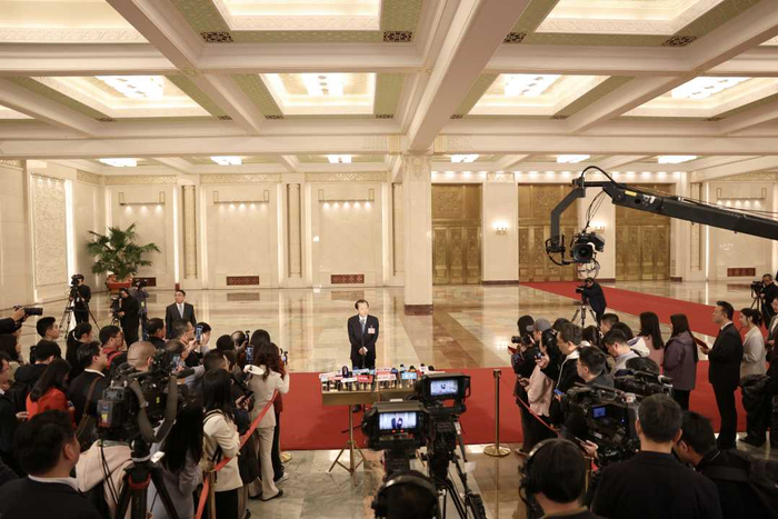 3月9日，十四届全国人大四次会议第二场“部长通道”集中采访活动在北京人民大会堂举行。经济日报记者高兴贵摄
