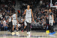 文班：我们显然很出色 但只有季后赛可以验证我们有多强！